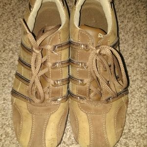Skechers lace up